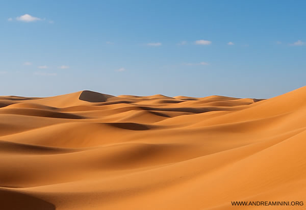 sand dunes illustrating discrete grains